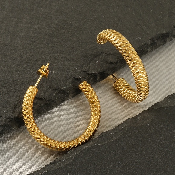 NEW💎18K Gold Plated Braided Hoop Earrings* - Picture 2 of 7